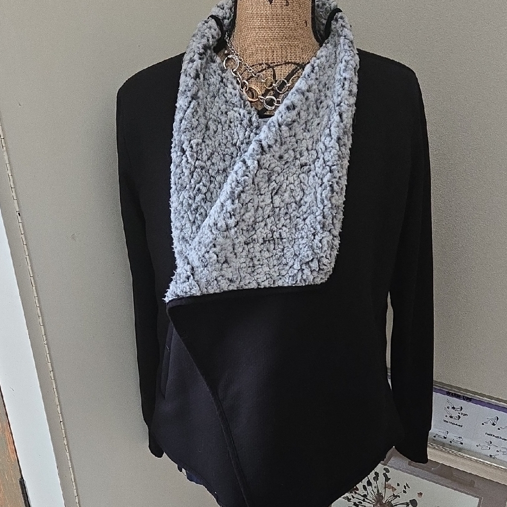 Avia Black Cardigan with Cozy Gray Collar